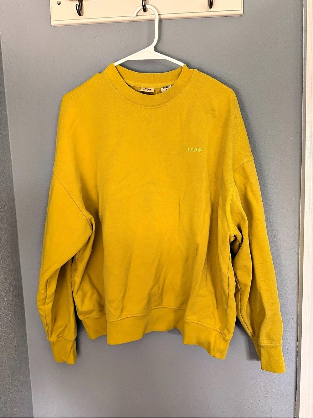 Levi's Relaxed Fit Crewneck Sweatshirt Yellow Size Medium